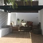 Sorondongo & Garden Вилла *